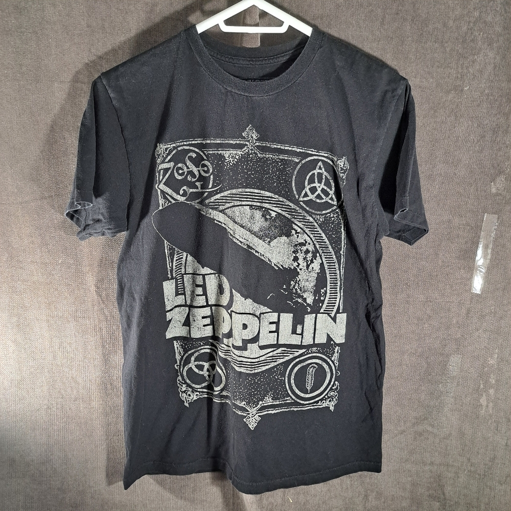 Led Zeppelin Faux Vintage Zoso Blimp Album Art Black Graphic Tee VG- M